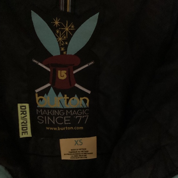 Burton Women’s X-Small Snowboard/Ski Jacket – Excellent Condition - Picture 3 of 3